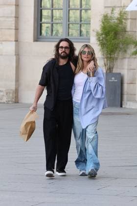 German model Heidi Klum and her husband, musician Tom Kaulitz, shared a romantic kiss and enjoyed a spritz on the terrace of a Parisian cafÃ , then had a walk until their hotel German model Heidi Klum and her husband, musician Tom Kaulitz, shared a romantic kiss and enjoyed a spritz on the terrace of a Parisian cafÃ , then had a walk until their hotel  Copyright: xBrendanxYoungx