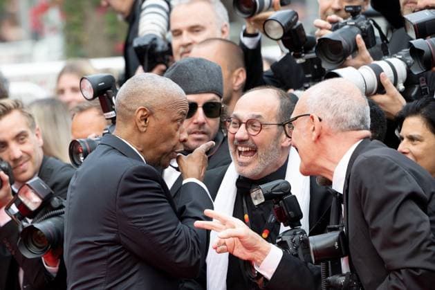 Highest 2 Lowest , Roter Teppich in Cannes, 19.05.2025 Cannes, Frankreich - 19.5.2024: Denzel Washington scherzt mit Fotografen während des - Highest 2 Lowest - Roten Teppichs während der 78. Internationalen Filmfestspiele von Cannes. Die Filmfestspiele finden vom 13. bis 24. Mai 2025 statt. Cannes Palais des Festivals et des Cong Provence-Alpes-Cote d Azur Frankreich Copyright: xChristianxEnderx
