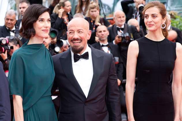 Cherien Dabis, Tarik Saleh und Zineb Triki bei der Premiere des Kinofilms Highest 2 Lowest auf dem Festival de Cannes 2025 78. Internationale Filmfestspiele von Cannes im Palais des Festivals. Cannes, 19.05.2025