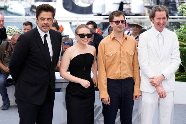 The Phoenician Scheme Photocall - The 78th Annual Cannes Film Festival Alexandre Desplat, Benicio del Toro, Mia Threapleton, Michael Cera and Wes Anderson during The Phoenician Scheme photocall at the 78th annual Cannes Film Festival at Palais des Festivals on May 19, 2025 in Cannes, France. Cannes France  Copyright: xDanielexCifalÃ x originalFilename: cifala-notitle250519_npKYj.jpg