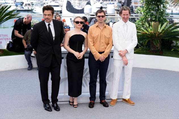 The Phoenician Scheme Photocall - The 78th Annual Cannes Film Festival Alexandre Desplat, Benicio del Toro, Mia Threapleton, Michael Cera and Wes Anderson during The Phoenician Scheme photocall at the 78th annual Cannes Film Festival at Palais des Festivals on May 19, 2025 in Cannes, France. Cannes France  Copyright: xDanielexCifalÃ x originalFilename: cifala-notitle250519_npTP5.jpg