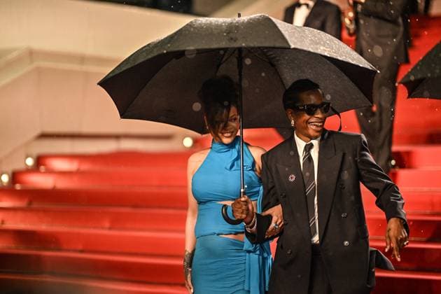 Entertainment Themen der Woche KW21 Entertainment Bilder des Tages Cannes Highest 2 Lowest Exits JR Rihanna, A$AP Rocky exiting the screening of Highest 2 Lowest at 78th Cannes Film Festival in Cannes, France on May, 19, 2025. Photo by Julien Reynaud APS-Medias ABACAPRESS.COM Cannes France  Copyright: xReynaudxJulien APS-Medias ABACAx