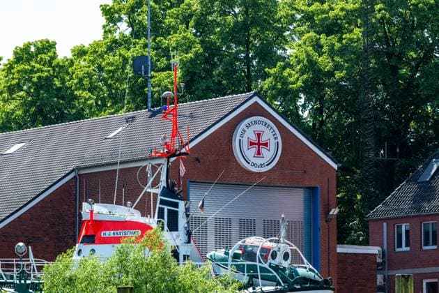 Bremen, Deutsche Gesellschaft zu Rettung Schiffbrüchiger, Die Seenotretter 11.05.2025, Hauptsitz Bremen Weser Bremen Deutschland *** Bremen, Deutsche Gesellschaft zu Rettung Schiffbrüchiger, Die Seenotretter 11 05 2025, Headquarters Bremen Weser Bremen Germany MS Senator 11.05.25 LR-0946