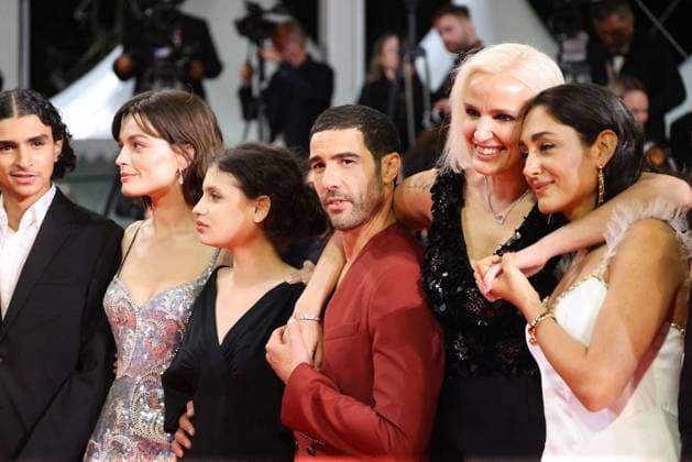 J Montée des marches du film Alpha lors du 78ème Festival International du Film de Cannes Louai El Amrousy, Emma Mackey, Mélissa Boros, Julia Ducournau, Tahar Rahim, Golshifteh Farahani Montée des marches du film Alpha lors du 78ème Festival International du Film de Cannes, au Palais des Festivals à Cannes Le 19 mai 2025 Jacovides Moreau Bestimage Red carpet for the movie Alpha during the 78th Cannes International Film Festival at the Palais des Festivals in Cannes, France On may 19th 2025 Cannes France  Copyright: xJACOVIDES-MOREAUx xBESTIMAGExJACOVIDES-MOREAUx xBESTIMAGEx