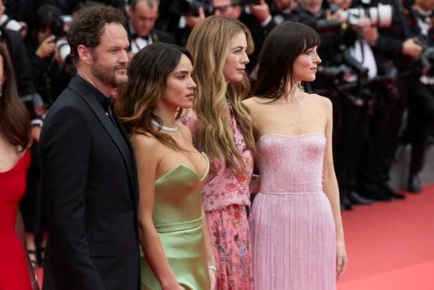 CANNES, FRANCE - MAY 19: (L-R) American film director Kyle Marvin, American actress Adria Arjona, film producer Ro Donnelly and American actress Dakota Johnson attend the Highest 2 Lowest red carpet during the 78th annual Cannes Film Festival at Palais des Festivals on May 19, 2025 in Cannes, France.  Copyright: xVCGx 111568608561