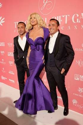 Victoria Silvstedt mit Lecorche Ugo und Lecorche Antoine bei der Global Gift Gala 2025 auf dem Festival de Cannes 2025 78. Internationale Filmfestspiele von Cannes im La MÃ me Plage. Cannes, 19.05.2025