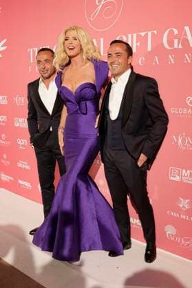 Victoria Silvstedt mit Lecorche Ugo und Lecorche Antoine bei der Global Gift Gala 2025 auf dem Festival de Cannes 2025 78. Internationale Filmfestspiele von Cannes im La MÃ me Plage. Cannes, 19.05.2025