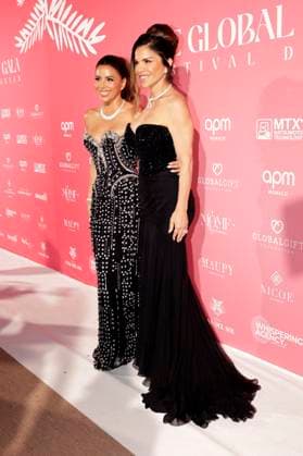 Eva Longoria und Lauren Sanchez bei der Global Gift Gala 2025 auf dem Festival de Cannes 2025 78. Internationale Filmfestspiele von Cannes im La MÃ me Plage. Cannes, 19.05.2025