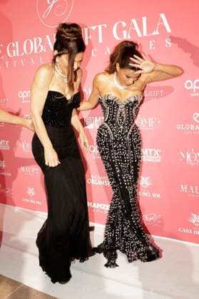 Lauren Sanchez und Eva Longoria bei der Global Gift Gala 2025 auf dem Festival de Cannes 2025 78. Internationale Filmfestspiele von Cannes im La MÃ me Plage. Cannes, 19.05.2025