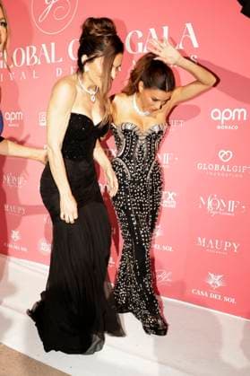 Lauren Sanchez und Eva Longoria bei der Global Gift Gala 2025 auf dem Festival de Cannes 2025 78. Internationale Filmfestspiele von Cannes im La MÃ me Plage. Cannes, 19.05.2025