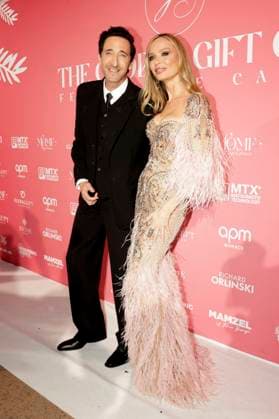 Adrien Brody und Georgina Chapman bei der Global Gift Gala 2025 auf dem Festival de Cannes 2025 78. Internationale Filmfestspiele von Cannes im La MÃ me Plage. Cannes, 19.05.2025