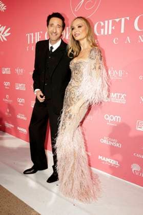Adrien Brody und Georgina Chapman bei der Global Gift Gala 2025 auf dem Festival de Cannes 2025 78. Internationale Filmfestspiele von Cannes im La MÃ me Plage. Cannes, 19.05.2025