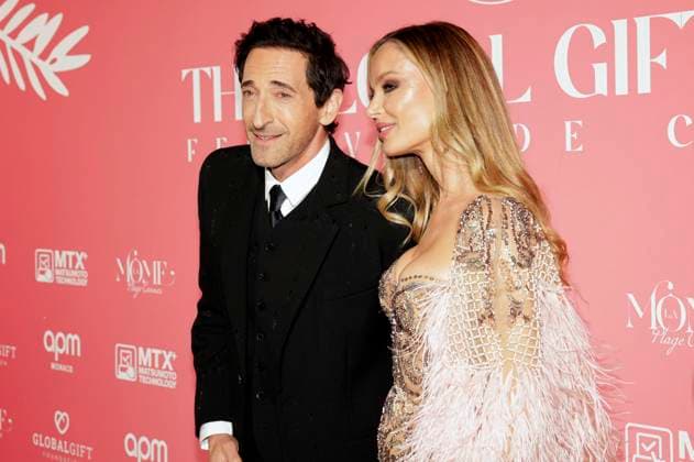 Adrien Brody und Georgina Chapman bei der Global Gift Gala 2025 auf dem Festival de Cannes 2025 78. Internationale Filmfestspiele von Cannes im La MÃ me Plage. Cannes, 19.05.2025