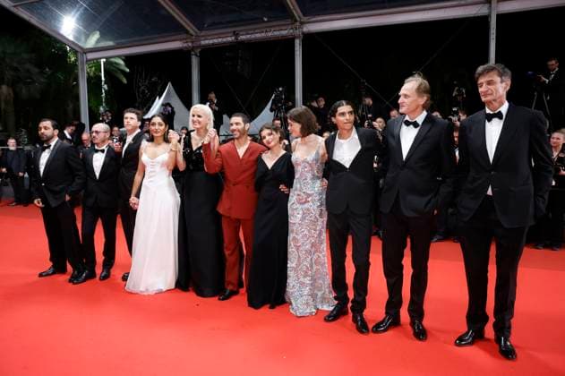 Louai El Amrousy, Emma Mackey, MÃ lissa Boros, Julia Ducournau, Tahar Rahim, Golshifteh Farahani, Finnegan Oldfield, Cast und Team bei der Premiere des Kinofilms Alpha auf dem Festival de Cannes 2025 78. Internationale Filmfestspiele von Cannes im Palais des Festivals. Cannes, 19.05.2025