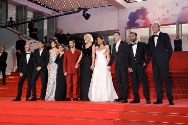 Arnaud Chautard, Louai El Amrousy, Emma Mackey, Melissa Boros, Tahar Rahim, Julia Ducournau, Golshifteh Farahani, Finnegan Oldfield, Jean-Rachid Kallouche und Nicolas Altmayer bei der Premiere des Kinofilms Alpha auf dem Festival de Cannes 2025 78. Internationale Filmfestspiele von Cannes im Palais des Festivals. Cannes, 19.05.2025