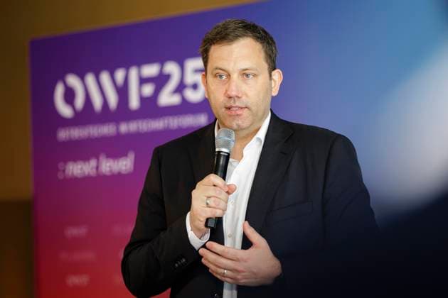 News Themen der Woche KW21 News Bilder des Tages Lars Klingbeil, Bundesminister der Finanzen, nimmt am 10. Ostdeutschen Wirtschaftsforum teil. Bad Saarow, 20.05.2025. Fotografiert im Auftrag des Bundesministerium der Finanzen Bad Saarow Deutschland *** Lars Klingbeil, Federal Minister of Finance, takes part in the 10th East German Economic Forum Bad Saarow, 20 05 2025 Photographed on behalf of the Federal Ministry of Finance Bad Saarow Germany Copyright: xThomasxTrutschel BMFx