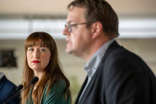 News Themen der Woche KW21 News Bilder des Tages Entertainment Bilder des Tages Vor der Fraktionssitzung Die Linke EUR, Deutschland, Berlin, 20.05.2025: Heidi Reichinnek und Sören Pellmann. Nach der Fraktionssitzung. *** Before the parliamentary group meeting Die Linke EUR, Germany, Berlin, 20 05 2025 Heidi Reichinnek and Sören Pellmann After the parliamentary group meeting