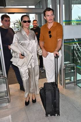Cannes Rupert Friend At Nice Airport JR Aimee Mullins, Rupert Friend arriving at Nice airport ahead 78th Cannes Film Festival in Nice, France on May, 20, 2025. Photo by Julien Reynaud APS-Medias ABACAPRESS.COM Nice France  Copyright: xReynaudxJulien APS-Medias ABACAx