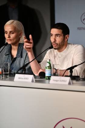 Press conference for the film Alpha Competition at the 78th Cannes International Film Festival La réalisatrice Julia Ducournau et Tahar Rahim à la conférence de presse du film Alpha Compétition lors du 78ème Festival International du Film de Cannes, le 20 mai 2025 Valentina Claret Pool Cannes Bestimage Press conference for the film Alpha Competition at the 78th Cannes International Film Festival, on May 20th, 2025 Cannes France  Copyright: xPoolxCannesx xBestimagexPoolxCannesx xBestimagex