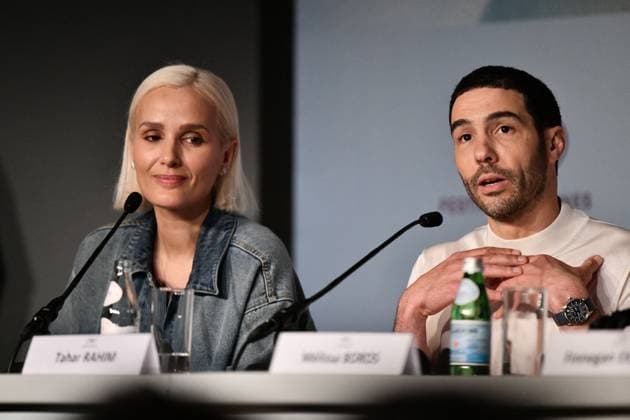 Press conference for the film Alpha Competition at the 78th Cannes International Film Festival La réalisatrice Julia Ducournau et Tahar Rahim à la conférence de presse du film Alpha Compétition lors du 78ème Festival International du Film de Cannes, le 20 mai 2025 Valentina Claret Pool Cannes Bestimage Press conference for the film Alpha Competition at the 78th Cannes International Film Festival, on May 20th, 2025 Cannes France  Copyright: xPoolxCannesx xBestimagexPoolxCannesx xBestimagex