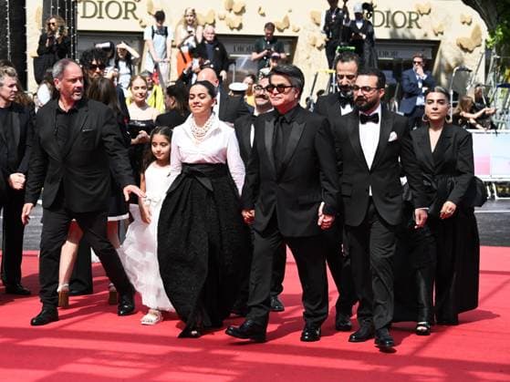 Cannes, 78th Cannes Film Festival 2025 - day 8 - red carpet of the film Un Simple Accident In the photo: Cast and crew including director JAFAR PANAHI with actors EBRAHIM AZIZI and VAHID MOBASSERI  Copyright: xSImonexComix xipa-agency.netx xPoolxPhotoxEventsx05x IPA_Agency_IPA57988523