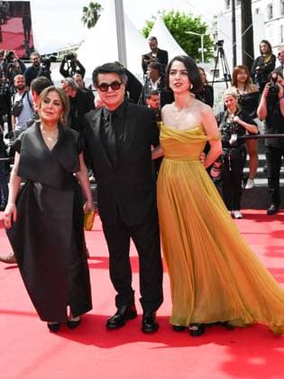 Cannes, 78th Cannes Film Festival 2025 - day 8 - red carpet of the film A Simple Accident Cannes, 78th Cannes Film Festival 2025 - day 8 - red carpet of the film Un Simple Accident In the photo: TAHEREH SAEEDI, JAFAR PANAHI and his daughter SOLMAZ PANAHI Cannes Italy  Copyright: xIPA ABACAx