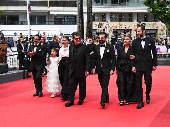 Cannes, 78th Cannes Film Festival 2025 - day 8 - red carpet of the film A Simple Accident Cannes, 78th Cannes Film Festival 2025 - day 8 - red carpet of the film Un Simple Accident In the photo: Cast and crew including director JAFAR PANAHI with actors EBRAHIM AZIZI and VAHID MOBASSERI Cannes Italy  Copyright: xIPA ABACAx
