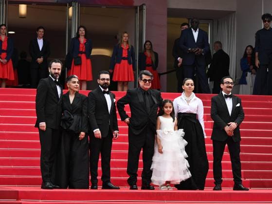 Cannes, Italy: Cannes, 78th Cannes Film Festival 2025 - day 8 - red carpet of the film Un Simple Accident In the photo: Cast and crew including director JAFAR PANAHI with actors EBRAHIM AZIZI and VAHID MOBASSERI Cannes Italy  - ZUMAp169 20250520_zea_p169_548 Copyright: xSImonexComix