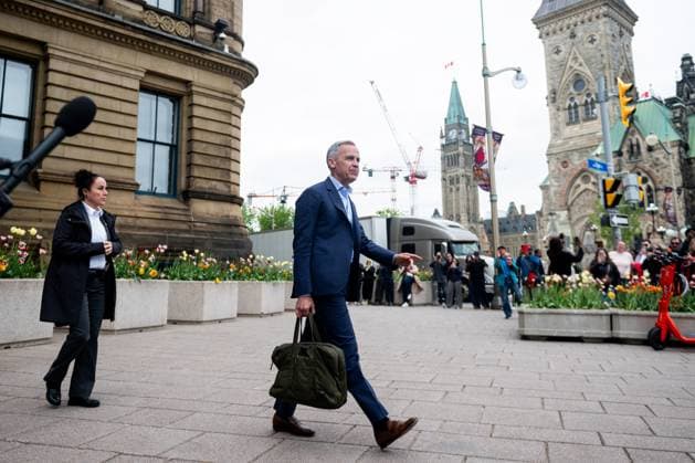 May 20, 2025, Ottawa, On, Canada: Prime Minister Mark Carney departs his office ahead of a cabinet meeting in Ottawa on Tuesday, May 20, 2025. Ottawa Canada  - ZUMAc35_ 20250520_zaf_c35_003 Copyright: xSpencerxColbyx