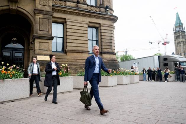 May 20, 2025, Ottawa, On, Canada: Prime Minister Mark Carney departs his office ahead of a cabinet meeting in Ottawa on Tuesday, May 20, 2025. Ottawa Canada  - ZUMAc35_ 20250520_zaf_c35_005 Copyright: xSpencerxColbyx