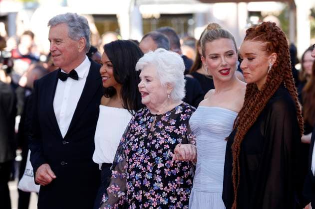Tom Bernard, Nicole Brown, June Squibb, Scarlett Johansson und Erin Kellyman bei der Premiere des Kinofilms Vie privÃ e A Private Life auf dem Festival de Cannes 2025 78. Internationale Filmfestspiele von Cannes im Palais des Festivals. Cannes, 20.05.2025