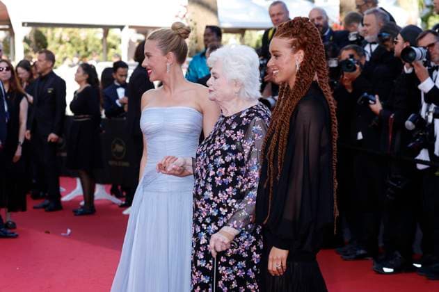 Scarlett Johansson, June Squibb und Erin Kellyman bei der Premiere des Kinofilms Vie privÃ e A Private Life auf dem Festival de Cannes 2025 78. Internationale Filmfestspiele von Cannes im Palais des Festivals. Cannes, 20.05.2025