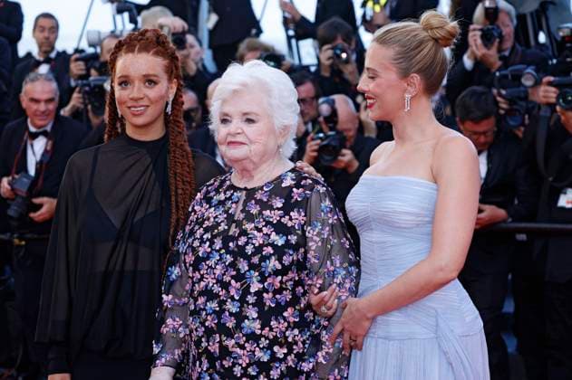 Erin Kellyman, June Squibb und Scarlett Johansson bei der Premiere des Kinofilms Vie privÃ e A Private Life auf dem Festival de Cannes 2025 78. Internationale Filmfestspiele von Cannes im Palais des Festivals. Cannes, 20.05.2025