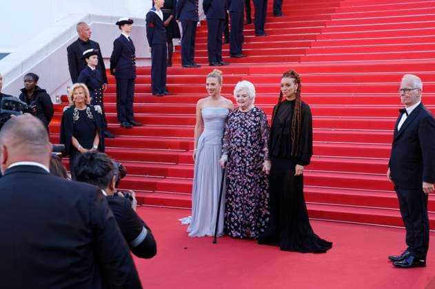 Iris Knobloch, Scarlett Johansson, June Squibb, Erin Kellyman und Thierry Fremaux bei der Premiere des Kinofilms Vie privÃ e A Private Life auf dem Festival de Cannes 2025 78. Internationale Filmfestspiele von Cannes im Palais des Festivals. Cannes, 20.05.2025