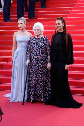 Scarlett Johansson, June Squibb und Erin Kellyman bei der Premiere des Kinofilms Vie privÃ e A Private Life auf dem Festival de Cannes 2025 78. Internationale Filmfestspiele von Cannes im Palais des Festivals. Cannes, 20.05.2025