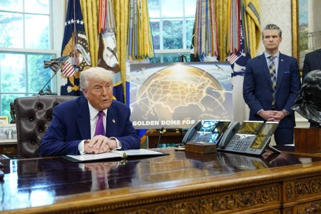 News Themen der Woche KW21 Trump Take Our Sons and Daughters to Work Day Event United States President Donald J Trump, accompanied by US Secretary of Defense Pete Hegseth, announces he has selected the path forward for his ambitious Golden Dome missile defense shield, in the Oval Office of the White House in Washington, DC, US, on Tuesday, May 20, 2025. Credit: Chris Kleponis Pool via CNP Washington District of Columbia United States  Copyright: xPool ABACAx