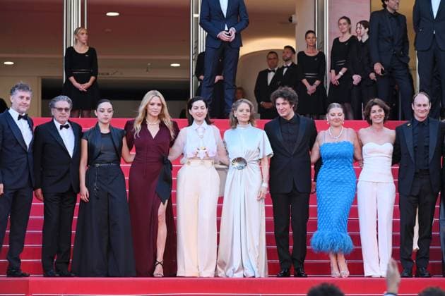 Cannes, France: Cannes, 78th Cannes Film Festival 2025 - Evening 8 - Red Carpet of the film Vie Privee (A Private Life) In the photo: Frederic Jouve, Daniel Auteuil, LuÃ na Bajrami, Virginie Efira, Rebecca Zlotowski, Jodie Foster, Vincent Lacoste, Sophie Guillemin, Irene Jacob, guest Cannes France  - ZUMAp169 20250520_zea_p169_1497 Copyright: xTerenghi Ipax