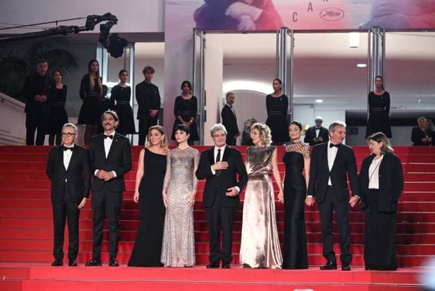 Cannes, 78th Cannes Film Festival 2025 - Evening 8 - Red Carpet of the film Fuori Cannes, 78th Cannes Film Festival 2025 - Evening 8 - Red Carpet of the film Fuori In the photo: Paolo Del Brocco, Corrado Fortuna, Ippolita Di Majo, Matilda De Angelis, Mario Martone, Valeria Golino, Elodie Di Patrizi, Nicola Giuliano and Annamaria Morelli Cannes Italy  Copyright: xIPA ABACAx