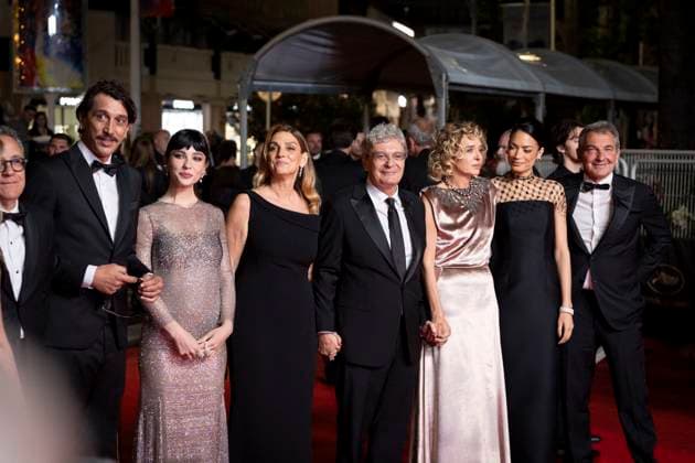 B Montée des marches du film Fuori lors du 78ème Festival International du Film de Cannes Paolo Del Brocco, Corrado Fortuna, Matilda De Angelis, Ippolita Di Majo, Mario Martone, Valeria Golino, Elodie Di Patrizi, Nicola Giuliano Montée des marches du film Fuori lors du 78ème Festival International du Film de Cannes, au Palais des Festivals à Cannes On may 20th 2025 Olivier Borde Bestimage Red carpet for the movie Fuori during the 78th Cannes International Film Festival at the Palais des Festivals in Cannes, France On may 20th 2025 Cannes France  Copyright: xOLIVIERxBORDEx xBESTIMAGExOLIVIERxBORDEx xBESTIMAGEx