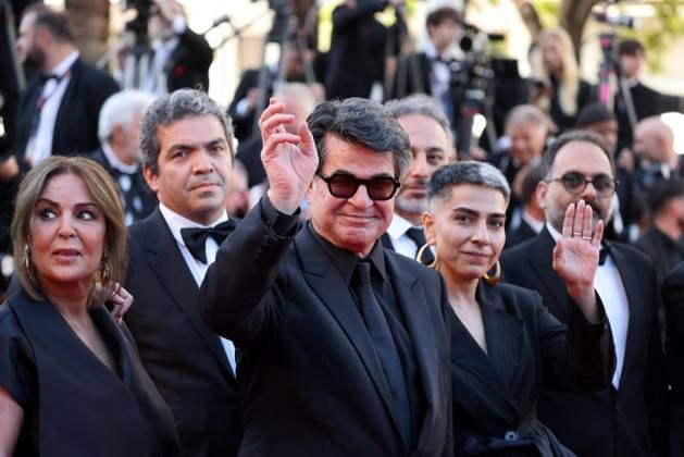 Descente des marches du film Un simple accident lors du 78ème Festival International du Film de Cannes Jafar Panahi Descente des marches du film Un simple accident lors du 78ème Festival International du Film de Cannes le 20 mai 2025 Jacovides Moreau Bestimage A simple accident at the 78th Cannes International Film Festival on 20 May 2025 Cannes France  Copyright: xJACOVIDES-MOREAUx xBESTIMAGExJACOVIDES-MOREAUx xBESTIMAGEx