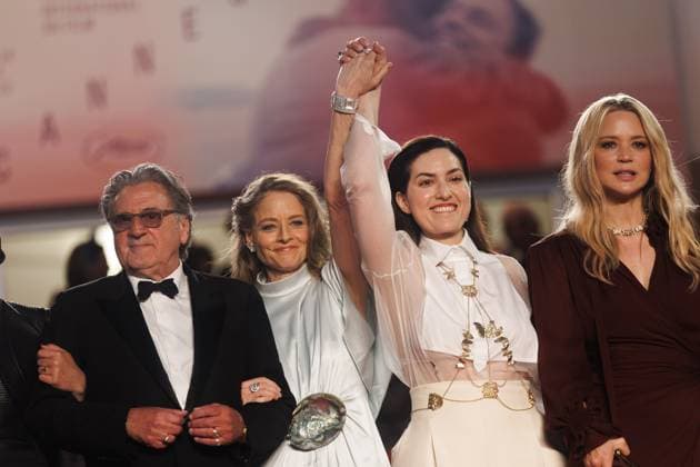 Entertainment Themen der Woche KW21 Entertainment Bilder des Tages Festival de Cannes - Premiere A private Life Daniel Auteuil, Jodie Foster, Rebecca Zlotowski und Virginie Efira bei der Premiere zum Film A private Life während der 78. Filmfestspiele in Cannes im Palais de Festival am 20.05.2025. *** Festival de Cannes Premiere A private Life Daniel Auteuil, Jodie Foster, Rebecca Zlotowski and Virginie Efira at the premiere of the film A private Life during the 78 Cannes Film Festival at the Palais de Festival on 20 05 2025 Copyright: xEventpressxKochanx