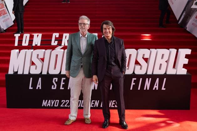 Entertainment Bilder des Tages May 21, 2025, Mexico City, Mexico: TOM CRUISE and director CHRISTOPHER MCQUARRIE ttended the premiere of Mission Impossible: Dead Reckoning at the National Auditorium, where they signed autographs and walked the red carpet. Mexico City Mexico - ZUMAl178 20250521_znp_l178_036 Copyright: xCristianxLeyvax