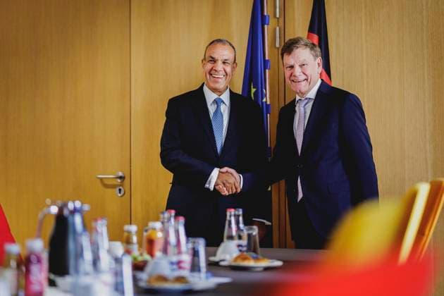 News Themen der Woche KW21 News Bilder des Tages (R-L) Johann Wadephul (CDU), Bundesaussenminister, und Badr Abdelatty, Aussenminister von Aegypten, aufgenommen bei einem Gespraech vor dem Treffen der Aussenministerinnen und Aussenminister der Europaeischen Union und der Afrikanischen Union in Bruessel, 21.05.2025. Fotografiert im Auftrag des Auswaertigen Amtes. Bruessel Belgien *** R L Johann Wadephul CDU , Federal Foreign Minister, and Badr Abdelatty, Foreign Minister of Egypt, photographed during a conversation before the meeting of foreign ministers of the European Union and the African Union in Brussels, 21 05 2025 Photographed on behalf of the Federal Foreign Office Brussels Belgium Copyright: xFlorianxGaertner AAx