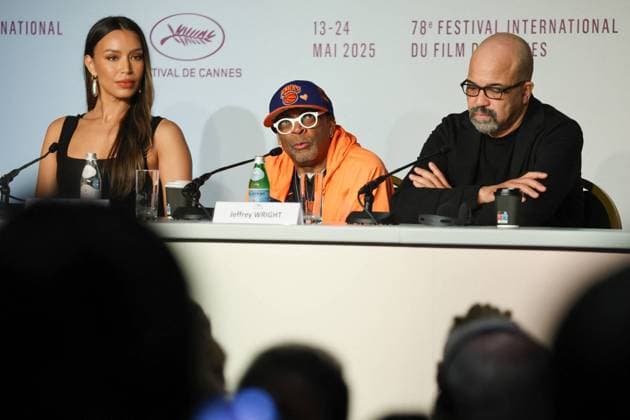 Cannes - Highest 2 Lowest Press Conference Ilfenesh Hadera, Spike Lee and Jeffrey Wright attending the on the Highest 2 Lowest press conference at the 78th annual Cannes Film Festival at Palais des Festivals on May 20, 2025 in Cannes, France. Photo by Jm Haedrich Pool ABACAPRESS.COM Cannes France  Copyright: xABACAx