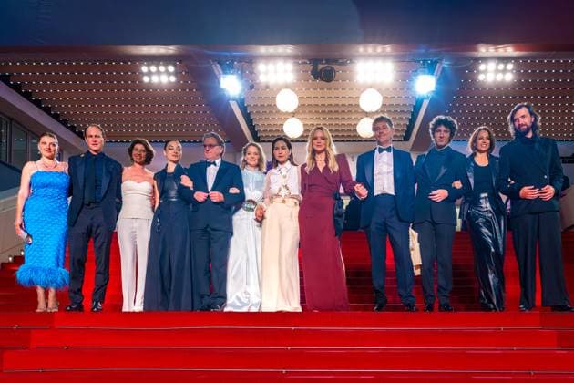 78eme Festival International du Film de Cannes Montée des marches du film Vie Privée 78th International Cannes Film Festival Red carpet for Vie Privée movie 444835 2025 05 20 Cannes France Guillemin, Sophie Jacob, Irene Bajrami, Luana Auteuil, Daniel Foster, Jodie Zlotowski, Rebecca Efira, Virginie Lacoste, Vincent Berest, Anne Coudert, Robin Copyright: xEstellexCarlierx xStarfacex STAR_444835_002