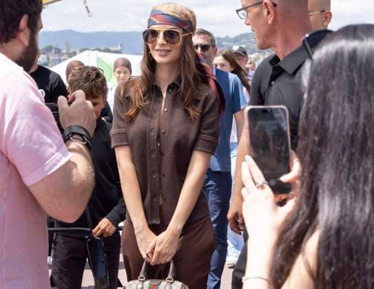 Cannes Emily Ratajkowski along the Croisette MP Emily Ratajkowski plays in a commercial for Gucci along the Croisette ahead the 78th annual Cannes Film Festival on May 21, 2025 in Cannes, France. Photo by Marco Piovanotto ABACAPRESS.COM  Copyright: xPiovanottoxMarco ABACAx