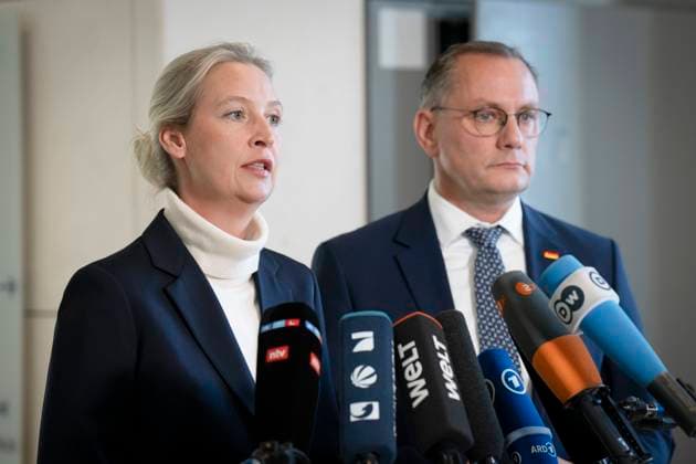 News Themen der Woche KW21 News Bilder des Tages AfD, Alice Weidel, Tino Chrupalla AfD, Pressestatement, Vorsitzende, Bundessprecherin, Alice Weidel, Vorsitzender, Bundessprecher, Tino Chrupalla Berlin Berlin GER *** AfD, Alice Weidel, Tino Chrupalla AfD, press statement, chairperson, federal spokesperson, Alice Weidel, chairperson, federal spokesperson, Tino Chrupalla Berlin Berlin GER