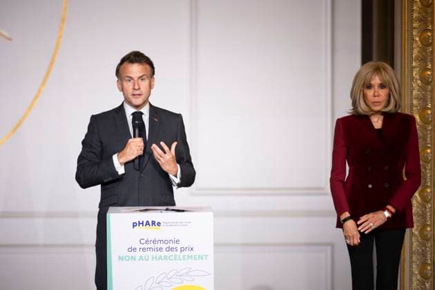 Non Au Harcelement Awards Ceremony - Paris French President Emmanuel Macron (L) speaks next to his wife Brigitte Macron at the No to Bullying award ceremony at the Elysee Palace in Paris, France, 21 May 2025. France s Ministry of National Education organizes each year the Non au harcelement (No to Bullying) contest in schools to raise awareness and promote values such as kindness and inclusion. Photo by Eliot Blondet ABACAPRESS.COM Paris France France  Copyright: xBlondetxEliot ABACAx