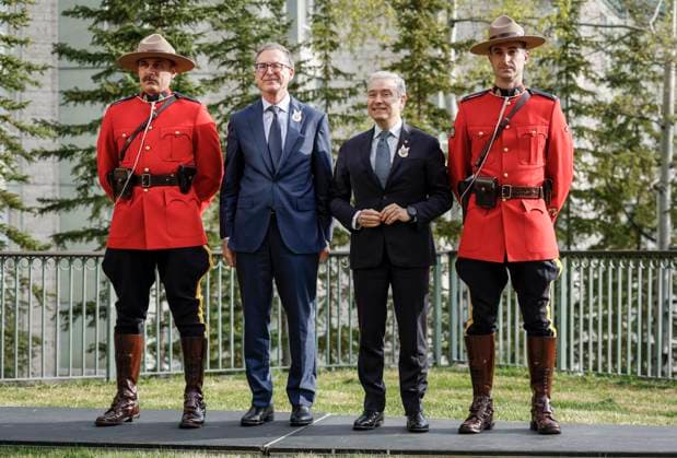 May 21, 2025, Banff, Ab, CANADA: Canada s Finance Minister Francois-Philippe Champagne, centre right, and Governor of the Bank of Canada Tiff Macklem, centre left, pose with RCMP officers prior to the G7 Finance Ministers meeting in Banff, Alta., Wednesday, May 21, 2025. Banff CANADA - ZUMAc35_ 20250521_zaf_c35_014 Copyright: xJeffxMcintoshx