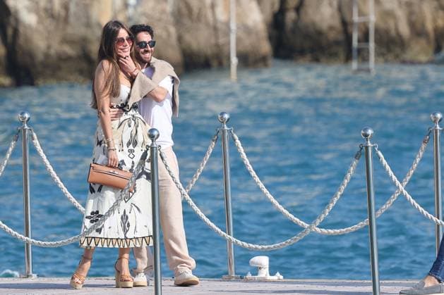 Entertainment Bilder des Tages Cannes - Sofia Vergara At Eden Roc Sofia Vergara leaves the Eden Roc hotel with a friend during the Cannes Film Festival, Cap d Antibes, France, 21 May 2025. Photo by ABACAPRESS.COM Cap d Antibes France  Copyright: xABACAx